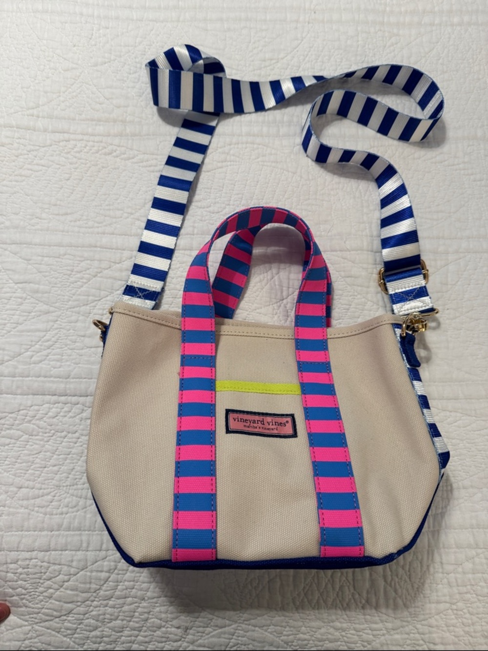 NWOT Vineyard Vines Heritage Small Tote! Crossbody straps. - Picture 2 of 4